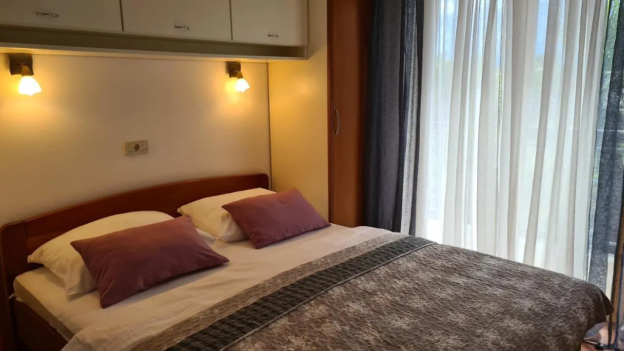 Villa Amalia Apartment 2 0*, Malinska Croatia